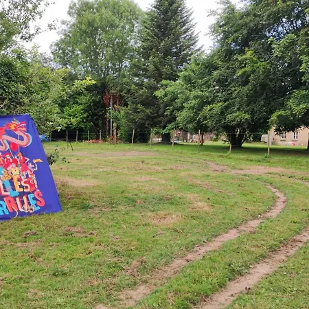 Vieilles Charrues Petit-dejeuner Navette Et Priscine Inclus Dans Le Prix Proche Carhaix Кемпинг *